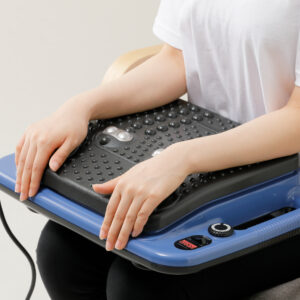 SM770A massages palms and fingers
